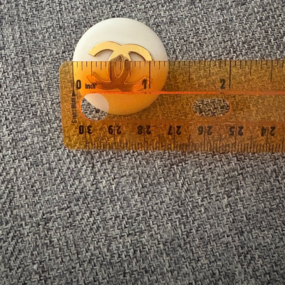 Vintage Chanel earrings - Picture 10 of 11